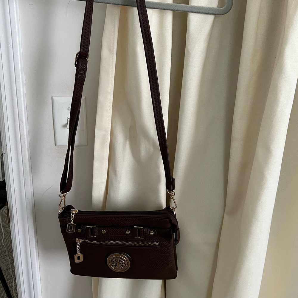 Crossbody or shoulder strap purse